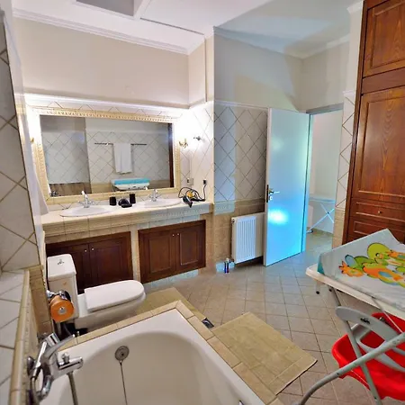 Fillis Luxury Maisonette *